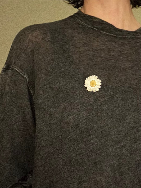 Daisy Resin Pin