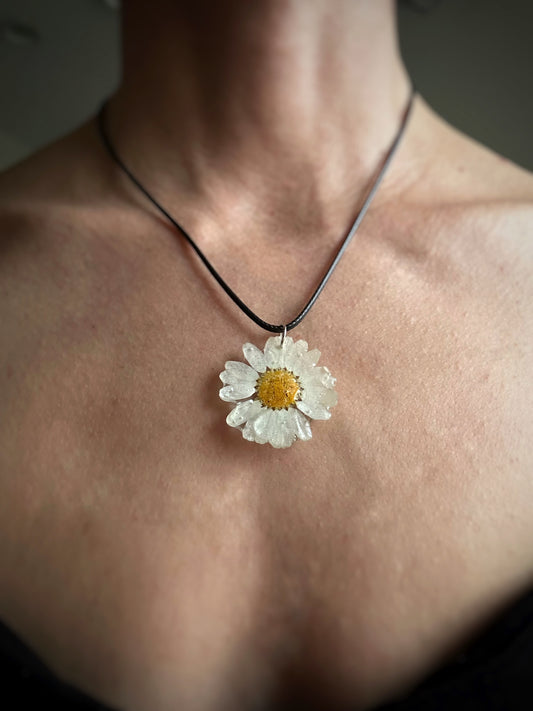 Daisy Resin Pendant