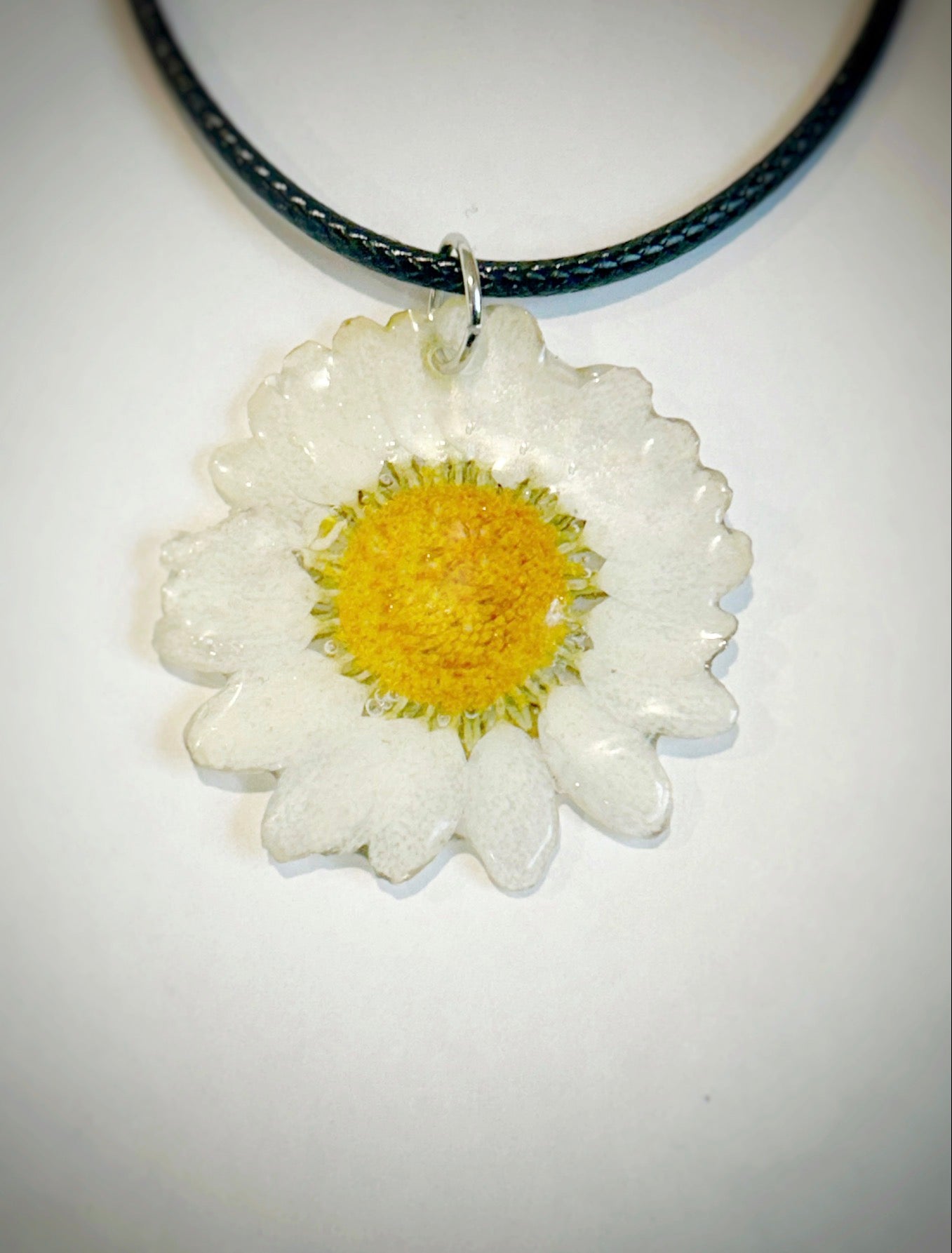 Daisy Resin Pendant